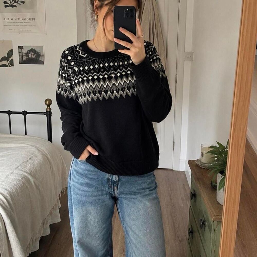 Gap Women's Black and Grey Jumper
